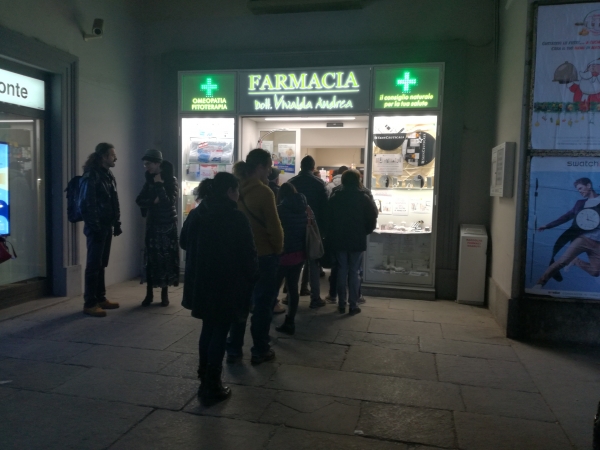 A Cuneo 'presa d'assalto' la farmacia di turno