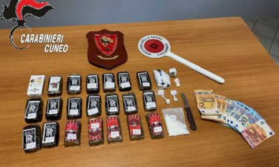 Vede i Carabinieri e scappa, fermato dopo una colluttazione: era in possesso di cocaina e hashish