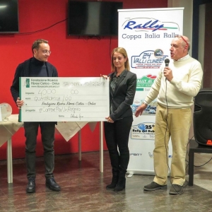 Il driver cuneese Gino ha donato un assegno alla Fondazione Ricerca Fibrosi Cistica