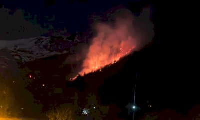 Bruciano ancora i boschi sopra Ormea: incendio sotto controllo, preoccupa il vento
