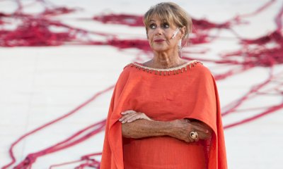 Lella Costa porta in scena ad Alba la sua personale e graffiante versione di “Lisistrata”