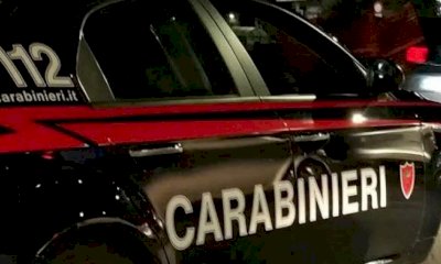 Invita una bambina sul suo furgone offrendole delle caramelle, identificato dai Carabinieri