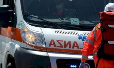 Scontro tra auto e trattore a Magliano Alpi: conducente soccorso dal 118