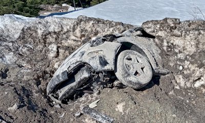 A Prato Nevoso si inizia a sciogliere la neve e… spunta un'auto