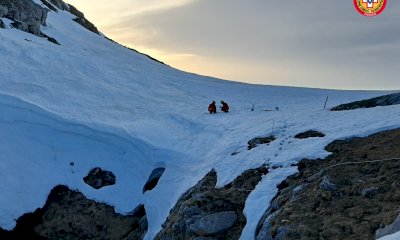 Il Soccorso Alpino simula il salvataggio di uno speleologo in grotta