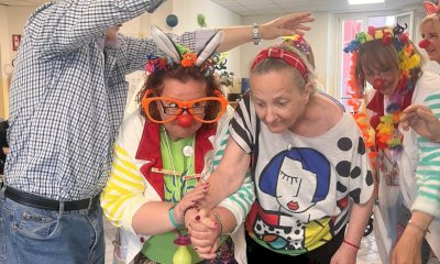 Risate e nasi rossi: la terapia del sorriso anima la RSA di Bra