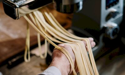 L’operaio perse tre dita lavorando la pasta, a processo il responsabile della sicurezza