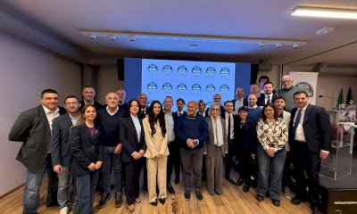 Tutto va bene madama la Meloni: la “destra identitaria” sferza FdI dopo la visita della sorella d’Italia