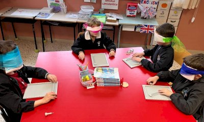 Imparano il Braille per aiutare due compagni ipovedenti: studenti buschesi sono "Alfieri della Repubblica"