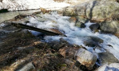 La neve danneggia la passerella del Saut: sentiero chiuso in alta valle Pesio