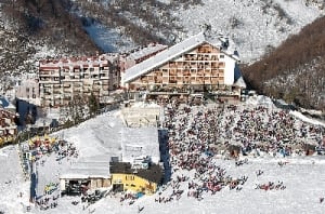 Ad Artesina 'Football freestyle on the snow'