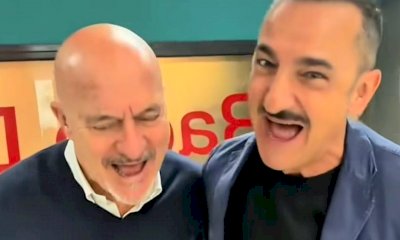 "Cuneo, splendida citt&agrave; del Piemonte": Claudio Bisio e Nicola Savino rilanciano l'inno cult su Radio Deejay