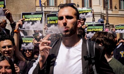In cento con una canna di fronte al Parlamento, Blengino: 
