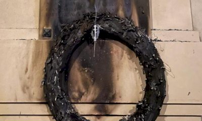 Lapide in memoria di partigiani incendiata a Torino, Gribaudo: 