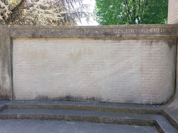 Il monumento ai Giardini Dino Fresia