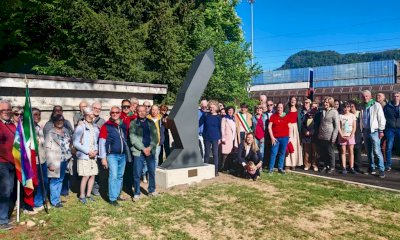 A Borgo San Dalmazzo inaugurata la scultura di Basso Sciarretta accanto a Memo4345