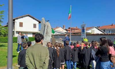 Piozzo, bufera sulle installazioni del 25 aprile: il sindaco chiarisce e rimuove le immagini
