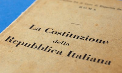 Un volantino per ricordare l'articolo 11 della Costituzione: 