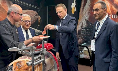 Il Crudo di Cuneo riceve il plauso dal ministro Lollobrigida e dall&rsquo;assessore regionale Bongioanni