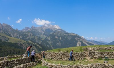 Corso per adulti sulle tecniche di costruzione dei muretti in pietra a Macra