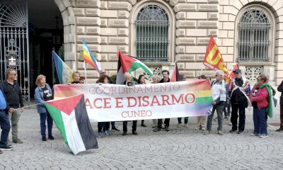 Cuneo, presidio di Coordinamento Pace e Disarmo sotto la prefettura