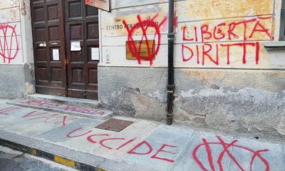 Per la Procura c&rsquo;&egrave; una pregiudicata 54enne dietro agli imbrattamenti no vax in mezza Cuneo