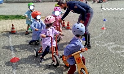 Giovani e bambini a lezione con la Polizia per conoscere regole della strada e responsabilit&agrave; civica