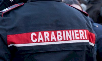 Appena uscito dal carcere, tenta una rapina alle Poste e poi in una gioielleria: arrestato