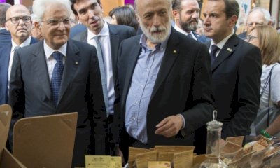 Anche Mattarella ricorda Petrini: "Lascia un grande vuoto nell&rsquo;intera societ&agrave;, non solo in Italia"