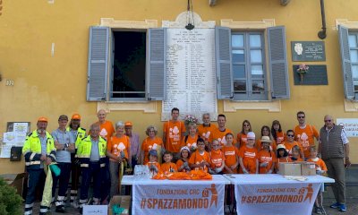 Piozzo pulita e senza confini: una delegazione francese si unisce ai cittadini per il successo di Spazzamondo