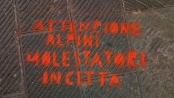La polemica sugli Alpini a Genova