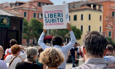 Suicidio assistito, a Fossano la raccolta firme promossa dall'associazione Luca Coscioni