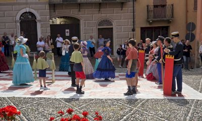 Garessio, la scacchiera vivente conquista il borgo medievale: grande successo per la prima edizione