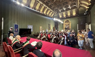 Pellegrinaggio da Vicoforte ad Alba: la comunit&agrave; vicese accolta in Municipio dal sindaco