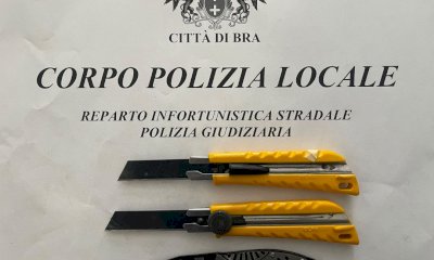 In auto con un coltello e due taglierini, denunciato