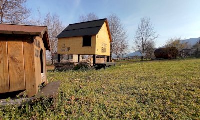 Un bagno sonoro con le campane di quarzo sulla Montagna di Leonardo a Envie