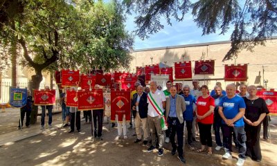 A Costigliole Saluzzo sfilano oltre quaranta labari per il 50&deg; anniversario dell'AVIS Comunale