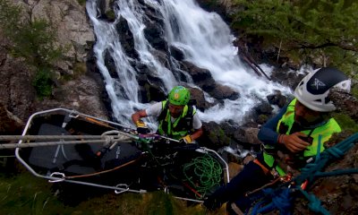 Due pescatori in difficolt&agrave; alla cascata del Valasco, l'esercitazione del Soccorso Alpino