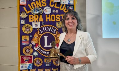 Lions Club Bra Host, passaggio della campana alla nuova presidente Silvia Gullino