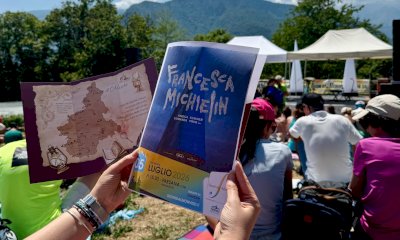 Francesca Michielin riceve l&rsquo;atlante &ldquo;Tracce di Masche&rdquo;