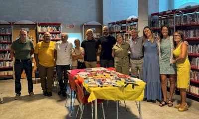 Libera Cuneo dona libri alla scuola e alla biblioteca di Borgo San Dalmazzo
