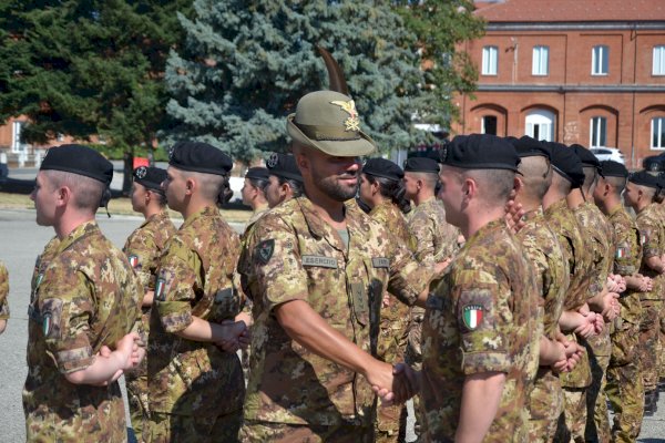 Consegna del basco con fregio