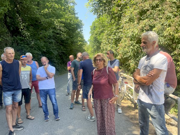 Paola Falco con gli agricoltori