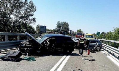 Frontale nei pressi del raccordo di Fossano, tra i cinque feriti c&rsquo;&egrave; un bambino