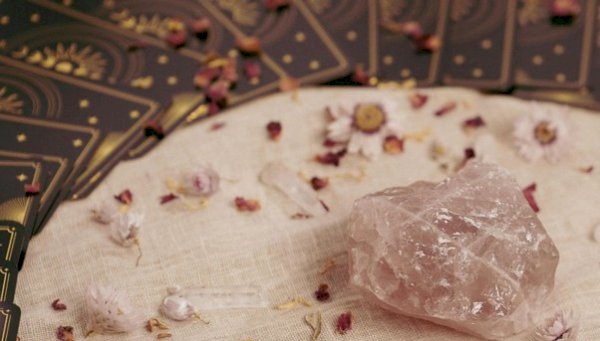 Elementi simbolici nei rituali d’amore