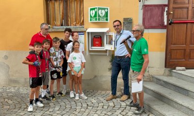 Un nuovo defibrillatore a Scaparoni di Alba: un gesto di speranza nato dalla storia di Gabriele