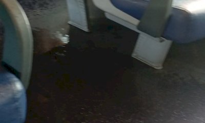 Piove sul treno Torino-Cuneo, lo sfogo di un lettore: "Non dovremmo pi&ugrave; pagare i biglietti"