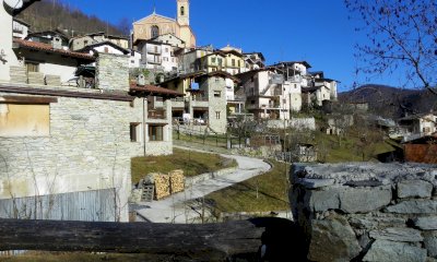 Una scritta in pietra di Luserna per valorizzare la frazione Prea