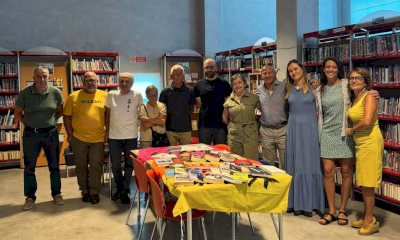 Libera Cuneo dona libri alla scuola e alla biblioteca di Borgo San Dalmazzo