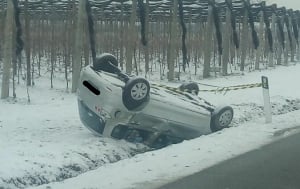 Auto ribaltata nel Saviglianese